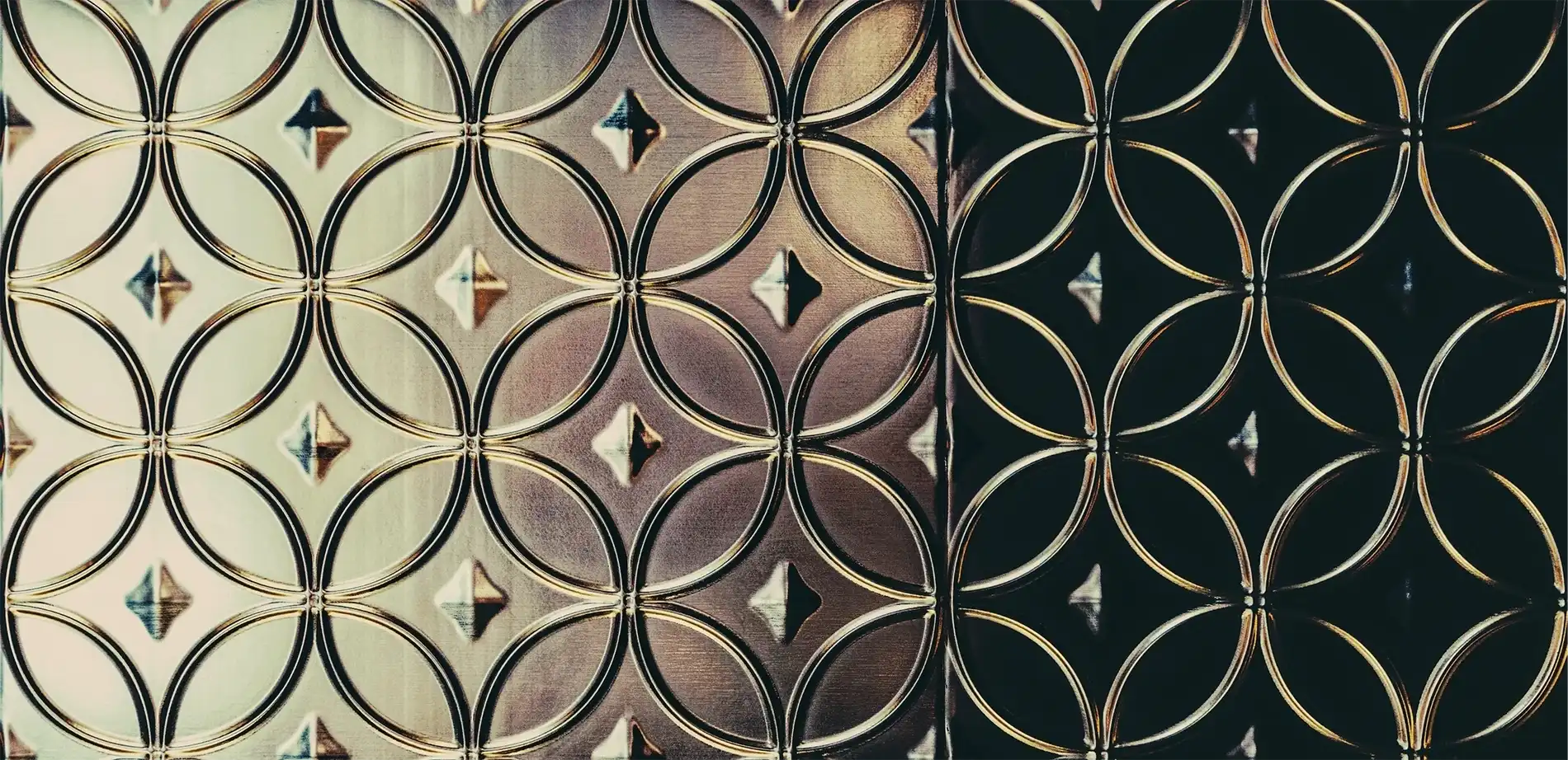 どこまでも同じ柄模様が続くパターン