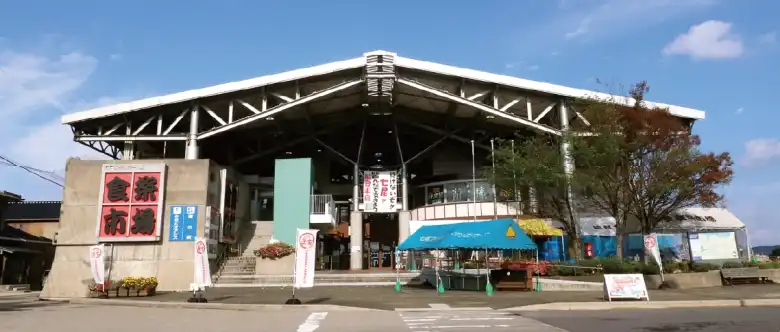 Tシャツを作成したお店が入る七尾市の食祭市場の外観