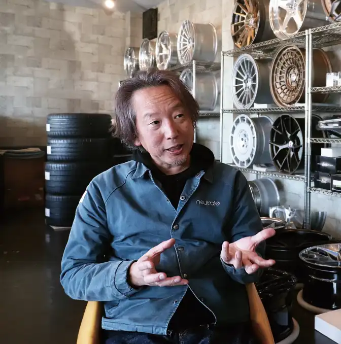 カーカスタムについて話す5xのオーナー