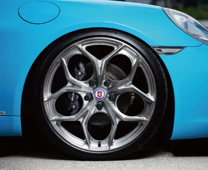 カスタムチューニングされた車の足まわり