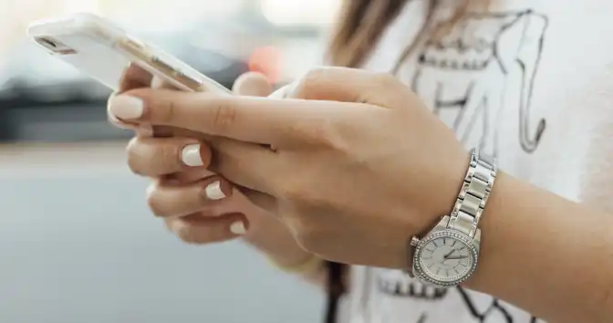 スマホアプリなのでどこでもデザイン作成ができる