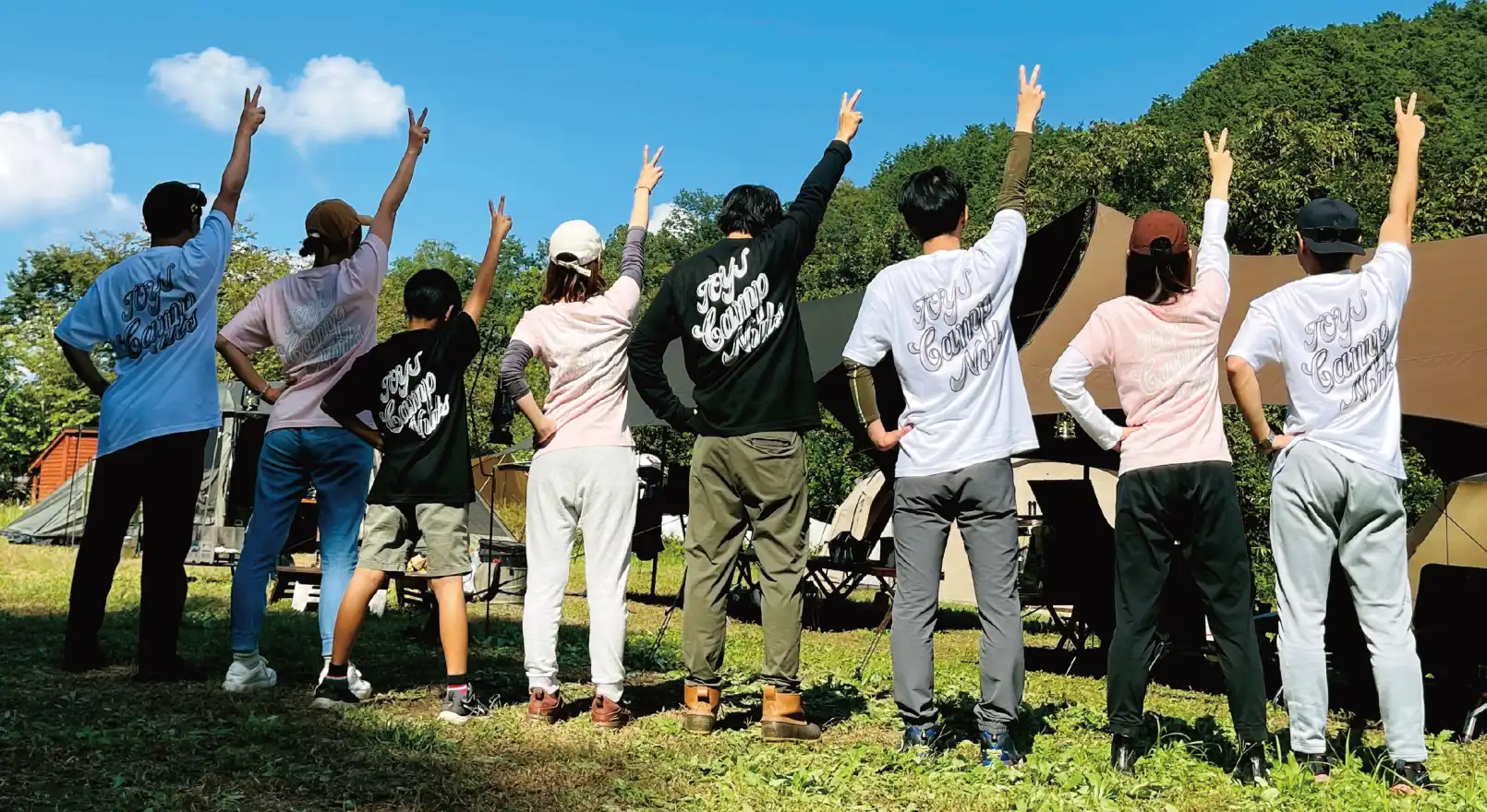 daikiさん作成のオリジナルTシャツを着ているグルキャンメンバー