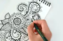 オリジナルデザインで使うイラストを作成している