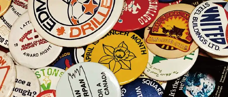 いろいろなサイズのオリジナルデザインの缶バッジ