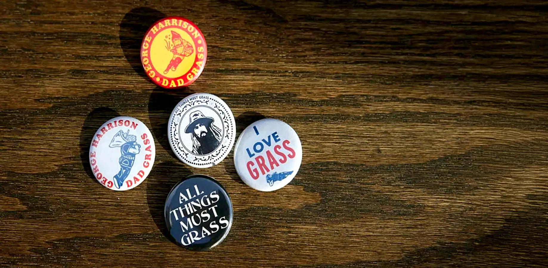 比較的小さめの缶バッジにデザインした例