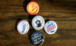 小さめの缶バッジにデザインされた例