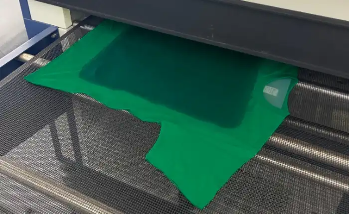 Tシャツに吹きつけたノリを乾かす