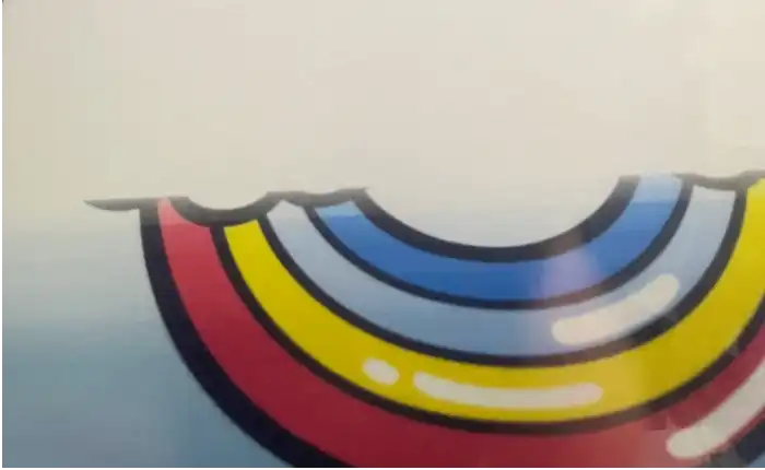 白いシャツにカラーインクを印刷している