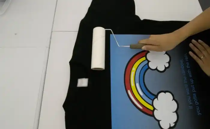 印刷したTシャツのホコリをとる