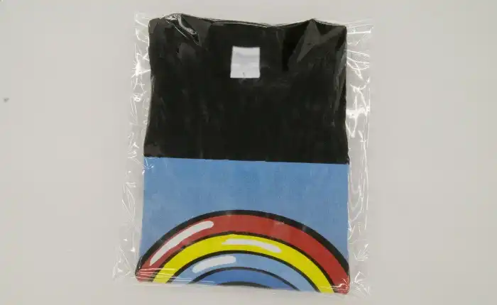 袋詰めされたTシャツ